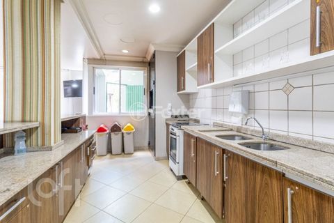 Image 19 - 879012