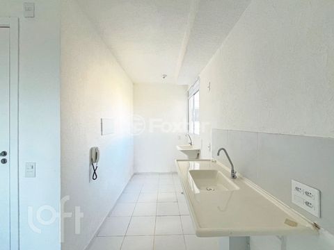 Image 7 - 879025