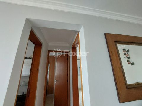Image 6 - 879032