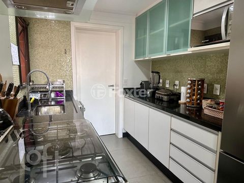 Image 8 - 879077