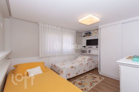 Image 9 - 879078