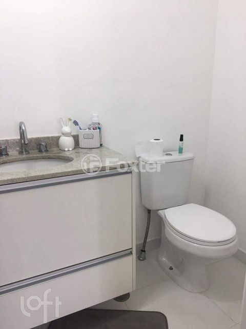Image 9 - 879079