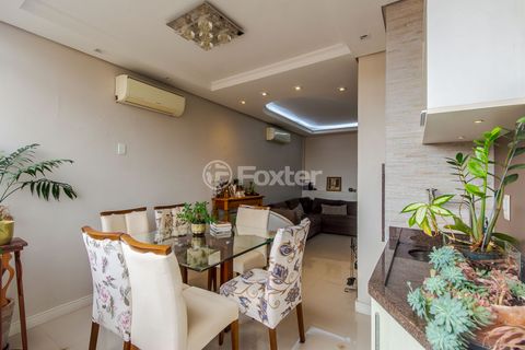 Image 11 - 879113