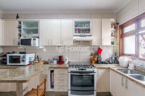 Image 17 - 879113