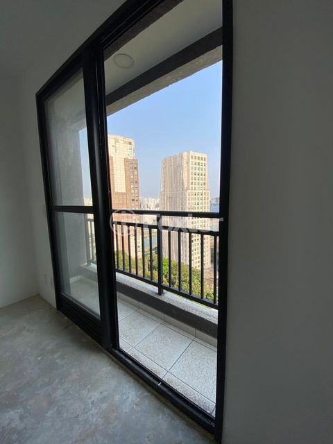 Image 7 - 879115