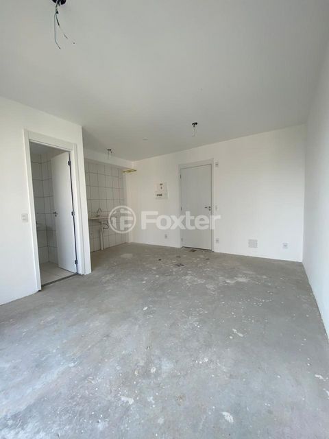 Image 1 - 879115