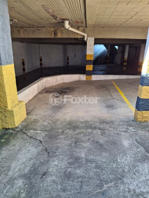 Image 10 - 879116