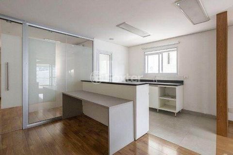 Image 9 - 879126