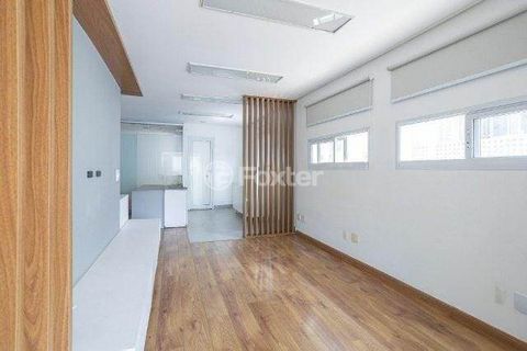Image 7 - 879126