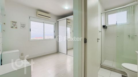 Image 8 - 879129