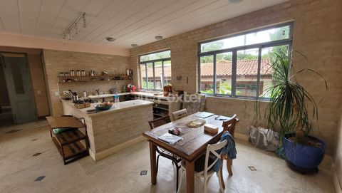 Image 16 - 879130