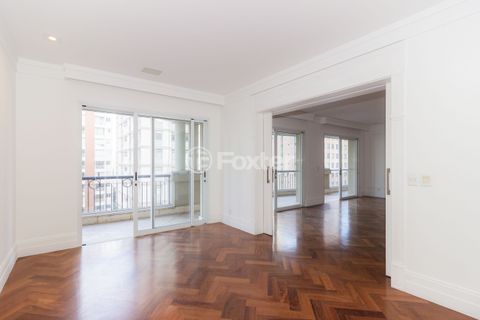 Image 8 - 879146