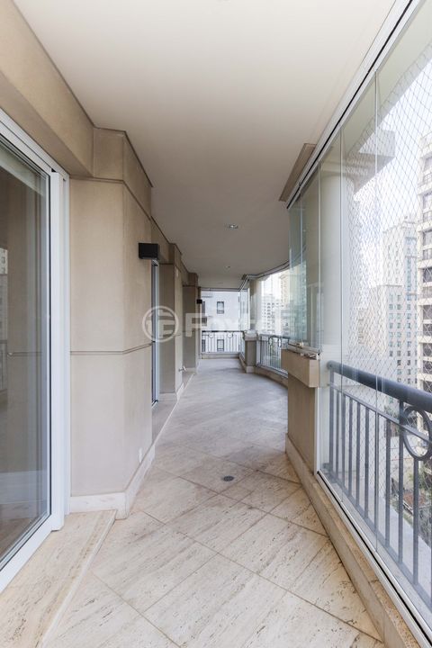 Image 11 - 879146