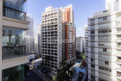 Image 4 - 879146
