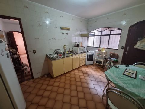 Image 11 - 879167