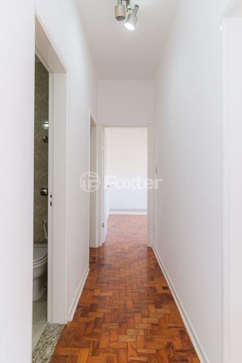 Image 7 - 879179