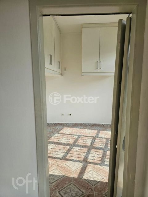 Image 7 - 879180