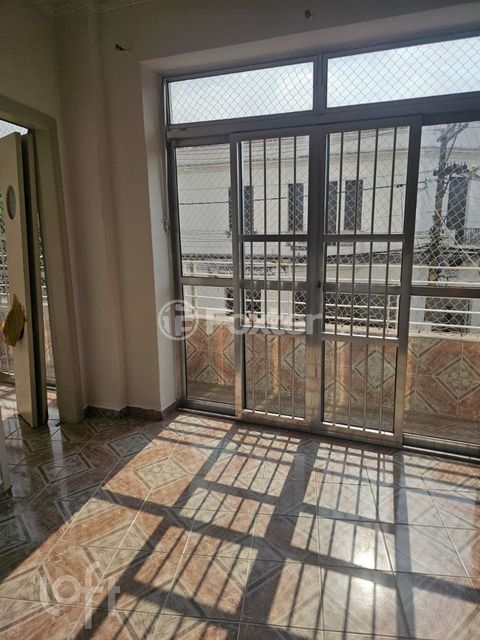 Image 0 - 879180