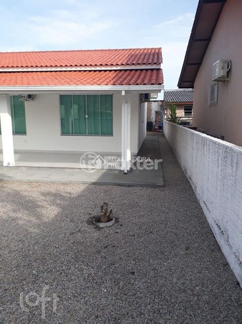 Image 8 - 879184