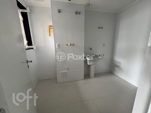 Image 7 - 879203