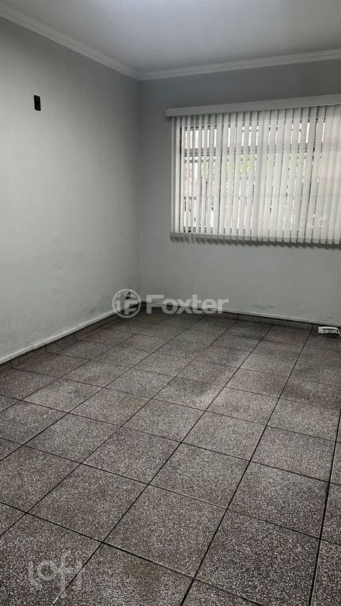 Image 10 - 879204