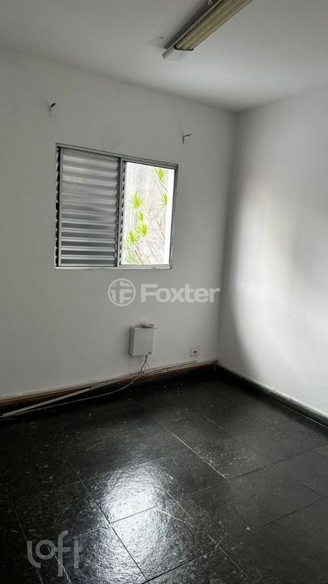 Image 3 - 879204