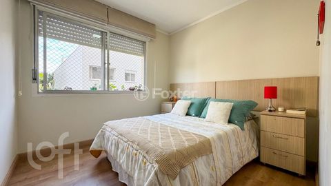 Image 8 - 879209