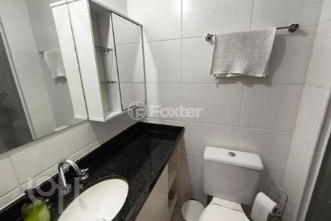 Image 9 - 879210