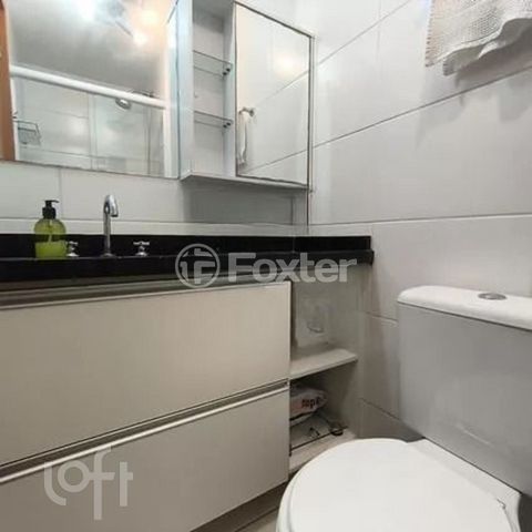 Image 7 - 879210