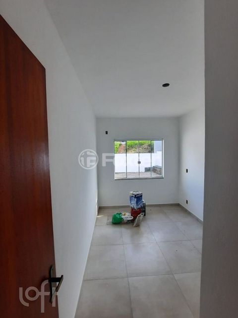 Image 9 - 879211