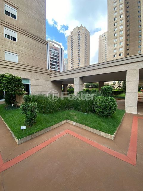 Image 7 - 879220