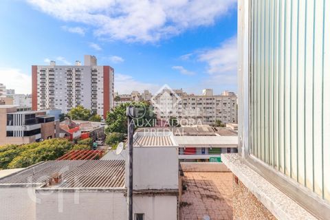 Image 17 - 879221