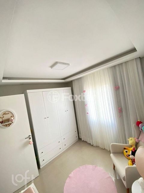 Image 11 - 879234