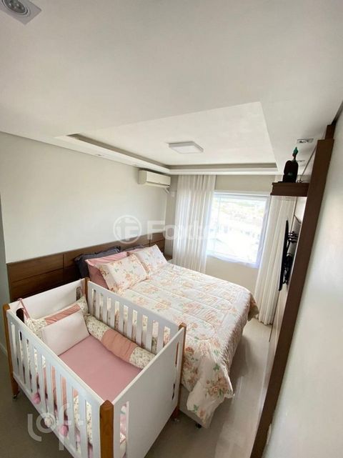 Image 7 - 879234