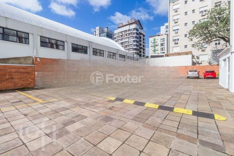 Image 19 - 879235