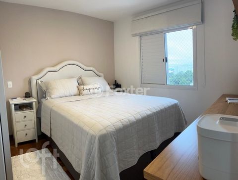 Image 7 - 879236