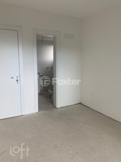 Image 11 - 879239