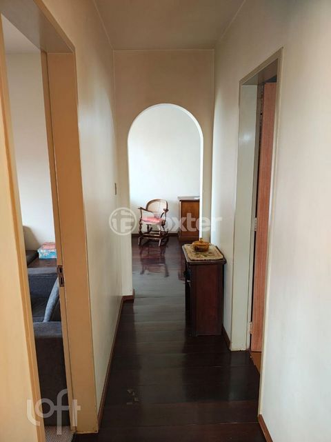Image 7 - 879242