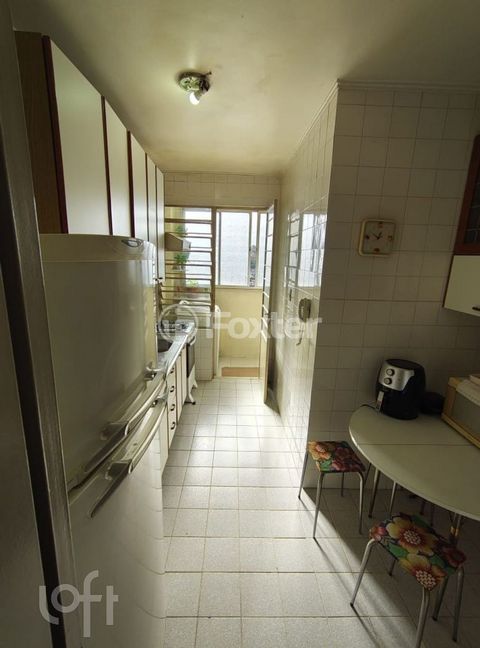 Image 10 - 879242