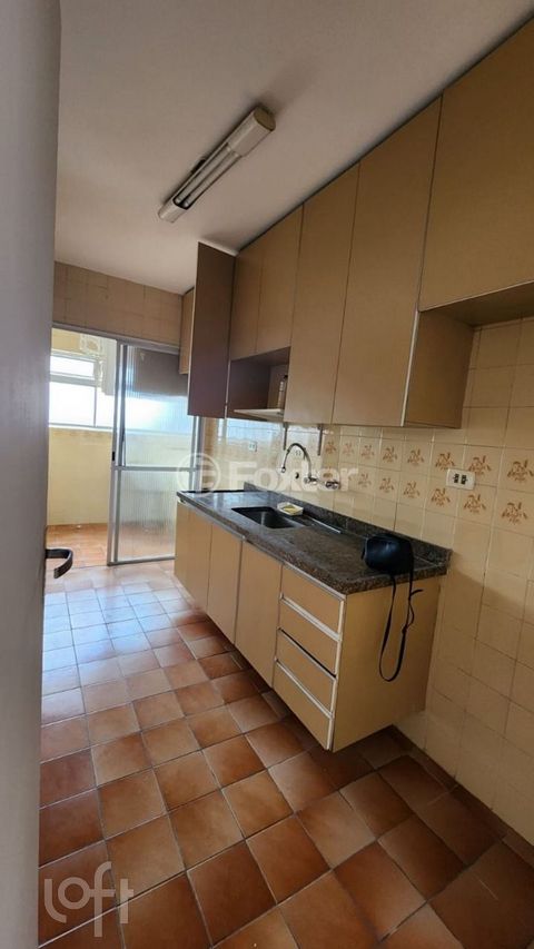 Image 3 - 879251