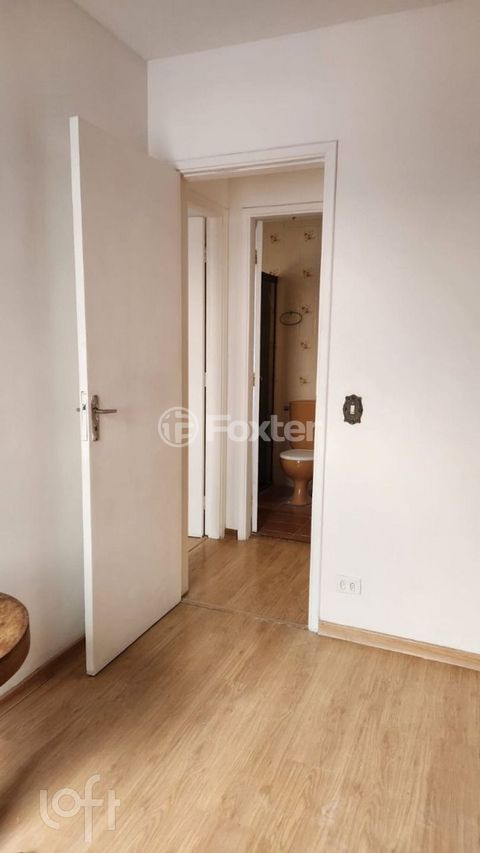 Image 10 - 879251