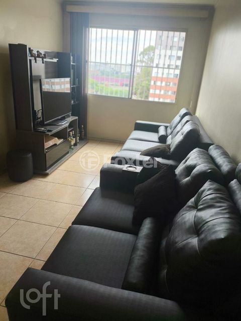 Image 7 - 879259