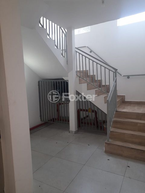 Image 7 - 879270