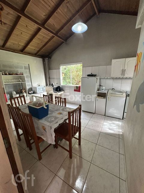 Image 4 - 879272