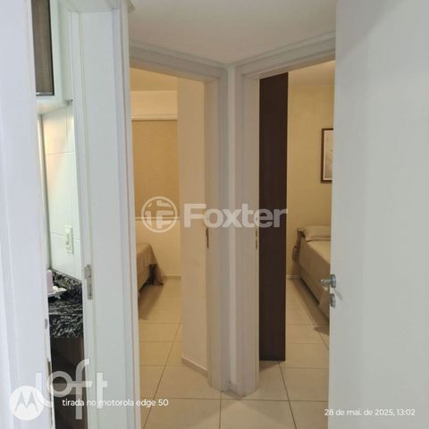 Image 7 - 879278