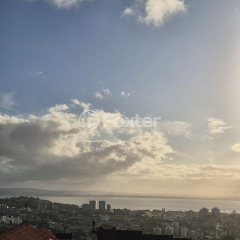 Image 4 - 879279