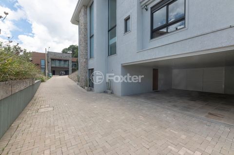 Image 17 - 879321