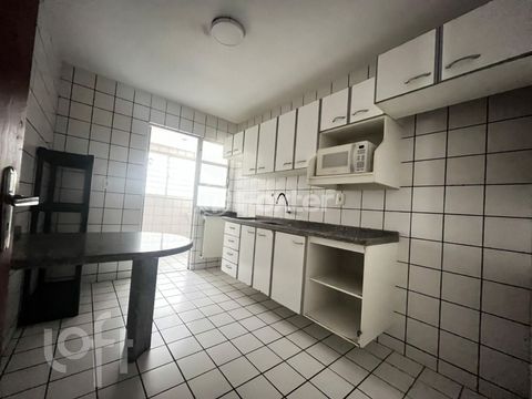 Image 4 - 879325