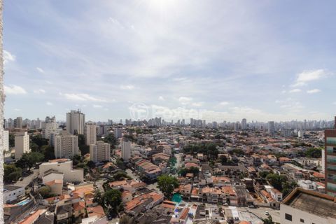 Image 11 - 879326