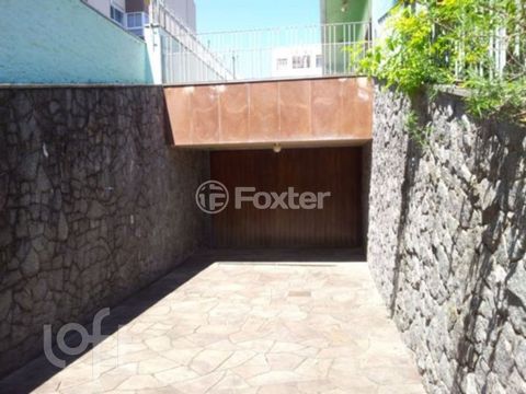 Image 6 - 879333